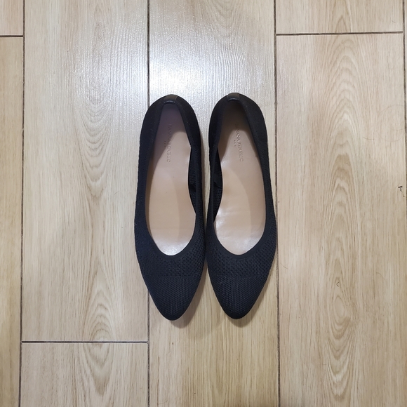 Banana Republic Factory, Black Pointy Toe Ballet Flats, Size 7 - Picture 2 of 6